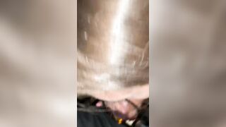 Pompino veloce all'aperto fidanzata con occhiali italiana