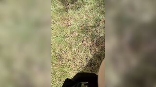 Scopo mia moglie in giardino col vicino guardone