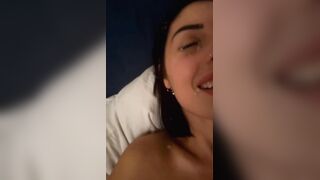 Sei soddisfatto? Mi hai sborrato negli occhi ora brucia