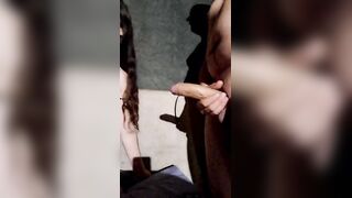 Ragazza italiana succhia il cazzone del suo tipo in live