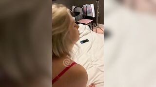 Biondina italiana uclona social scopata a pecora