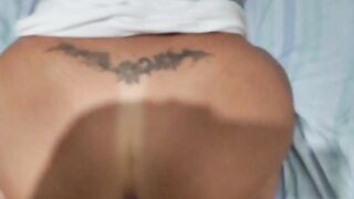 Entro ed esco dal culo di mia moglie che è una meraviglia