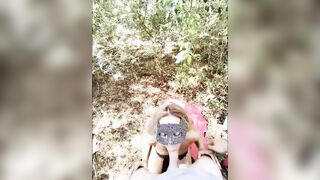 Moglie bionda sexy scopata nel boschetto dal marito