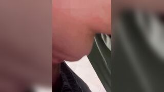 Moglie italiana lo prende dopo averlo succhiato