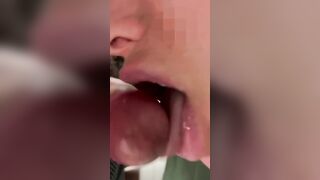 Moglie italiana lo prende dopo averlo succhiato