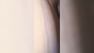 Sveltina con segretaria in magazzino