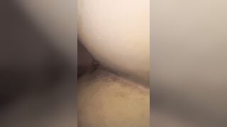 Sveltina con segretaria in magazzino