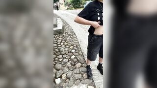 Rischio grosso - Mostra le tette in paese