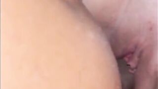 Amica scopata e sborrata sulle tette