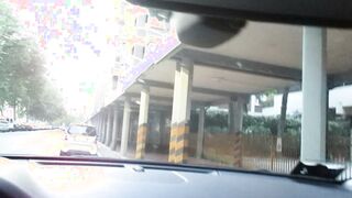 MEGA POMPA DI SILVIA IN LUOGO PUBBLICO