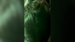 Le piace sentirsi piena - Pompino mentre si scopa con dildo