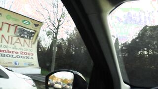 ELENA SI ESIBISCE IN UN SEX CAR DA PORCA