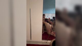 Pompino e leccata di palle moglie bendata amatoriale