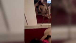 Pompino e leccata di palle moglie bendata amatoriale