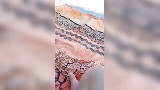 Fidanzata in topless palpata in spiaggia