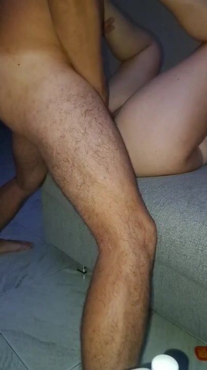 Mia moglie scopata forte sul divano