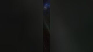 La scopo sul balcone del centro commerciale