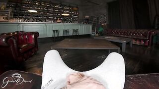 La barista se la fa col cliente