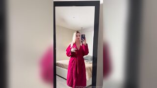 Bonnie tettona bionda selfie ditalino social