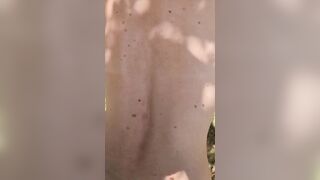 A mia moglie piace essere scopata in giardino