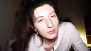 Spompina dolcemente e si fa venire in bocca