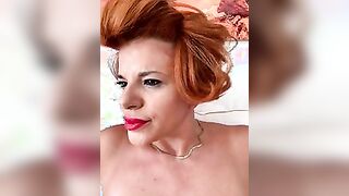 Mi tolgo la mutanda che mi sta scomoda nel culo