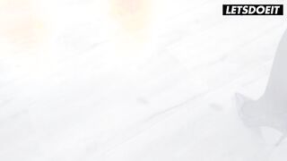 La tailandese Polly Pons si fa distruggere il culo da Luca Ferrero