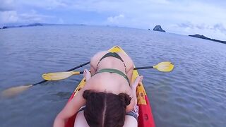 Pompino e scopata in canoa fidanzata tettona