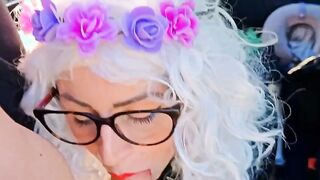 Cosplay italiana pompino e scopata a pecorina in macchina