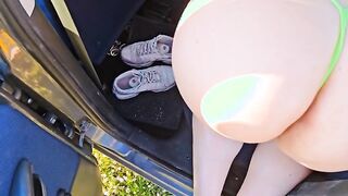 Cosplay italiana pompino e scopata a pecorina in macchina