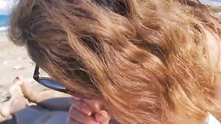 Moglie tettona mi fa sborrare in spiaggia