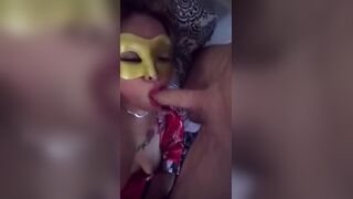 Pompinara italiana con mascherina Pov