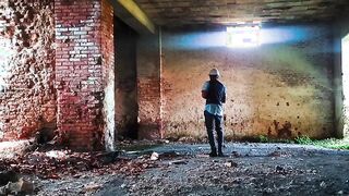 Scopata di Halloween con cameriera tettona fantasma