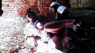 Scopata di Halloween con cameriera tettona fantasma