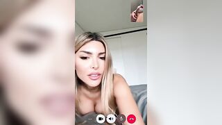 Mamma porca fa segare il figliastro in videochiamata