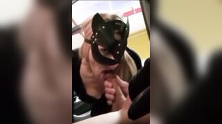 Pompino cuckold nel parcheggio sotterraneo