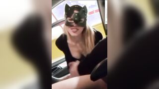 Pompino cuckold nel parcheggio sotterraneo