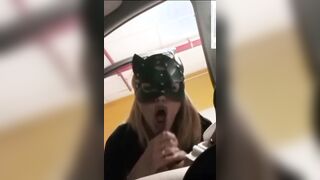 Pompino cuckold nel parcheggio sotterraneo