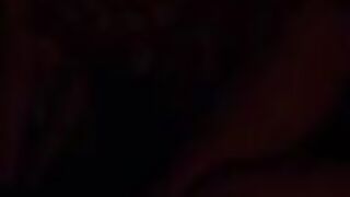 Moglie offerta a sconosciuto in tenda