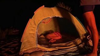 Moglie offerta a sconosciuto in tenda