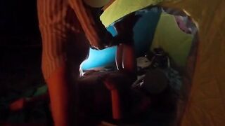 Moglie offerta a sconosciuto in tenda