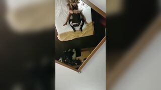 Bocchino allo specchio in hotel