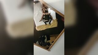 Bocchino allo specchio in hotel