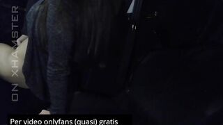 Moglie esibizionista si fa scopare da guardone