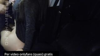 Moglie esibizionista si fa scopare da guardone