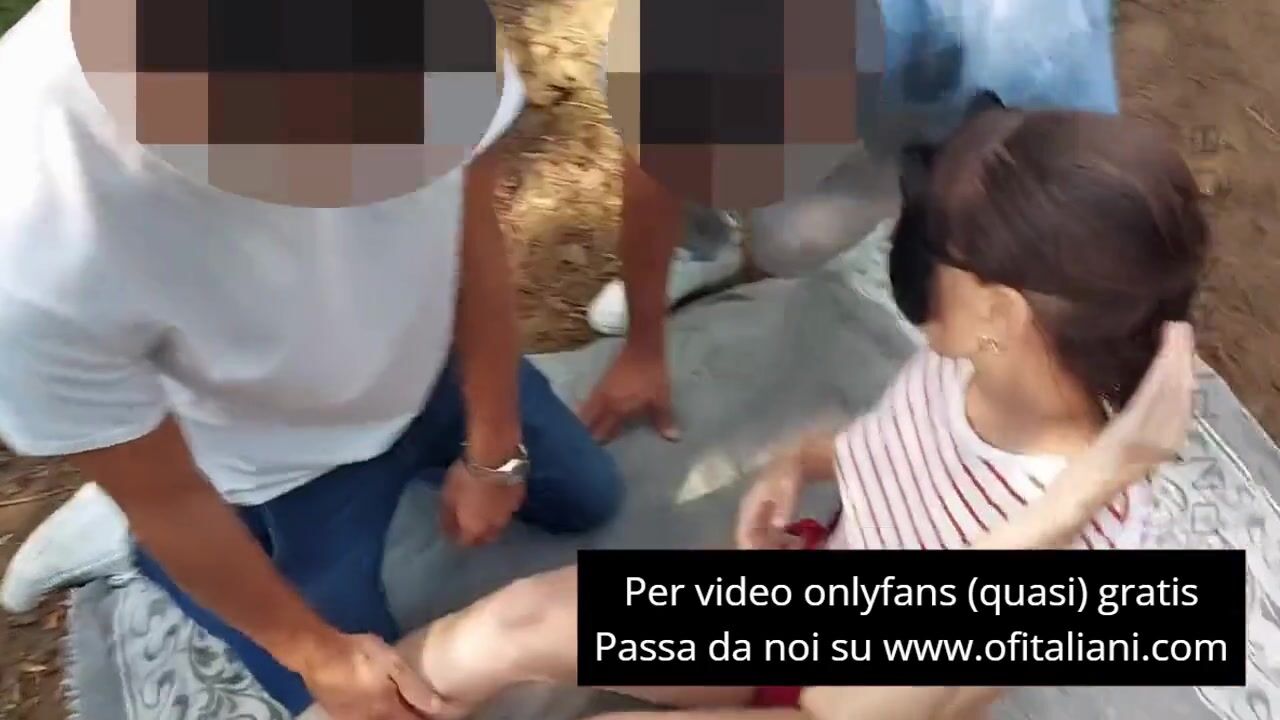 Nel bosco a condividere la moglie porca