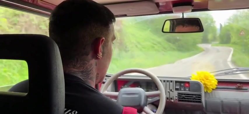 Moglie italiana fa autostop e viene scopata sui colli bolognesi