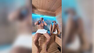 Milf italiana esibizionista scopata in sauna