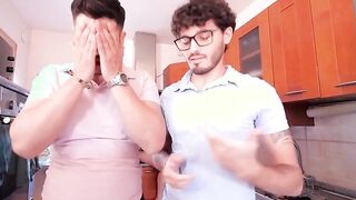 Chiama due idraulici e li paga in natura rossa italiana