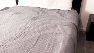 Volevi rubare le mutandine di mamma? Ora vieni que e dammi il cazzo